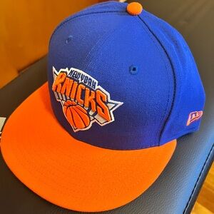 New Era New York Knicks Fitted Hat Size 7 1/2 Brand New Never Worn!